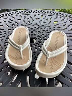 Lemon Jelly Women's Cream Thong Sandals - Cushioned Slip-On